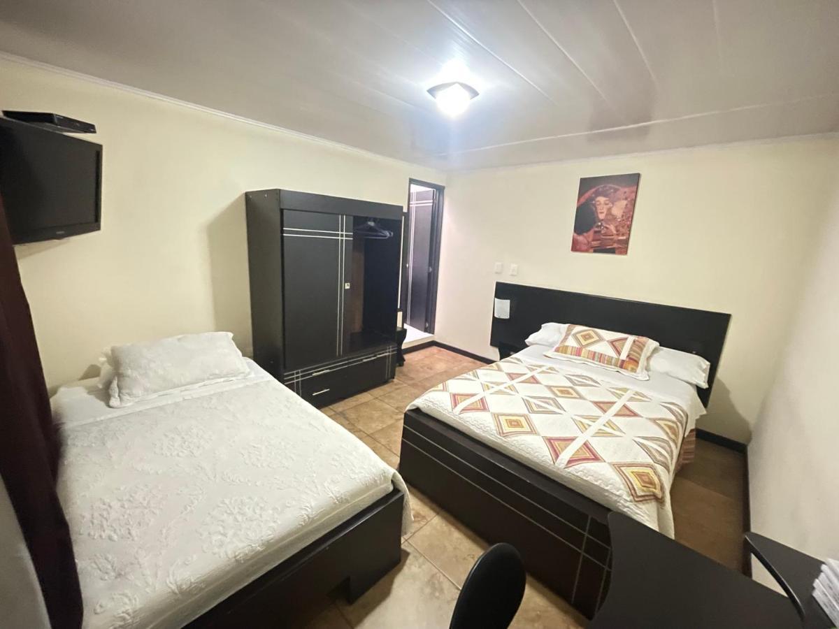 Hotel Alojate In Богота Экстерьер фото